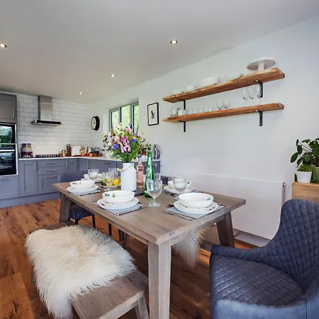 3 Bed In Otley Oc-77577 *